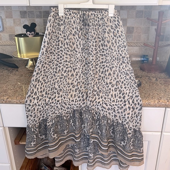 Indigo Rose Dresses & Skirts - Maxi High Waist Leopard Grey Print Hi Low Skirt size XL New with tags